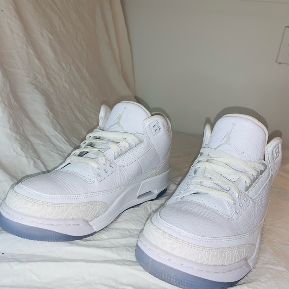 Athletic_Shoes